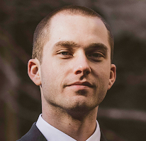 Thomas Whitfield, analista de trading especializado en el mercado cripto, retrato.