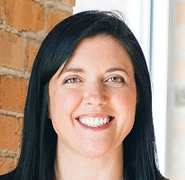 Sophie Hartwell, directora de atención al cliente en el equipo de servicio, retrato.